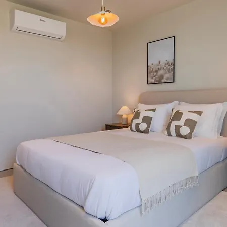 Villa Stunning House With Pool By Lovelystay