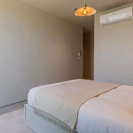 Stunning House With Pool By Lovelystay *