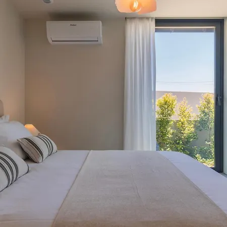 Villa Stunning House With Pool By Lovelystay *