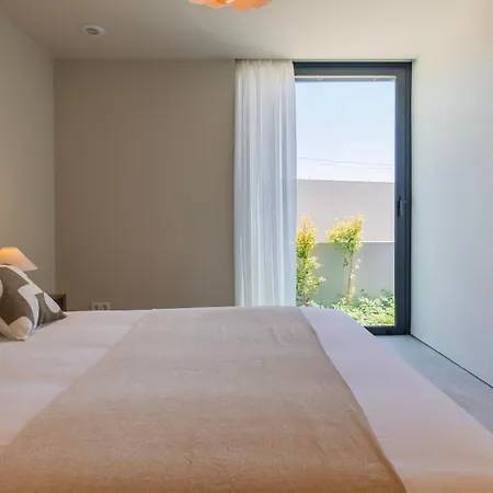 Villa Stunning House With Pool By Lovelystay