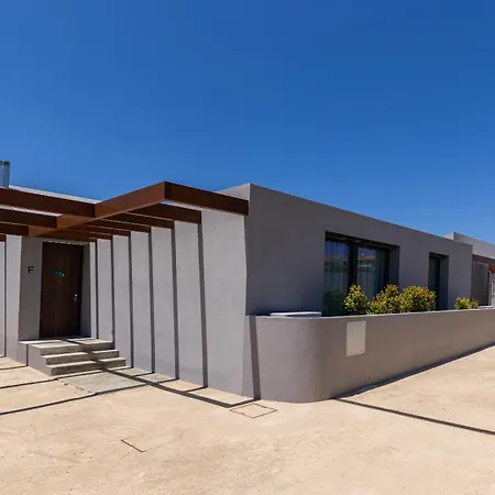 Stunning House With Pool By Lovelystay Villa