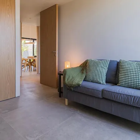 Stunning House With Pool By Lovelystay