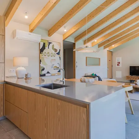 Stunning House With Pool By Lovelystay Villa