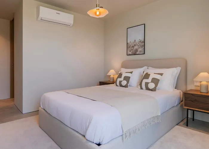 Villa Stunning House With Pool By Lovelystay