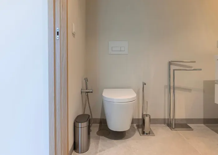 Stunning House With Pool By Lovelystay *