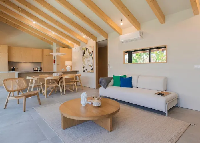 Villa Stunning House With Pool By Lovelystay *