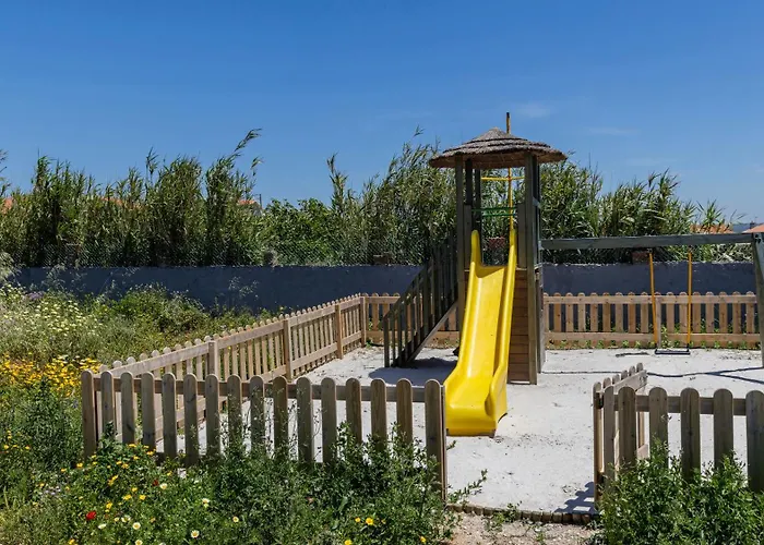 Stunning House With Pool By Lovelystay