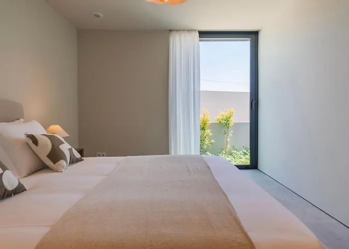 Villa Stunning House With Pool By Lovelystay