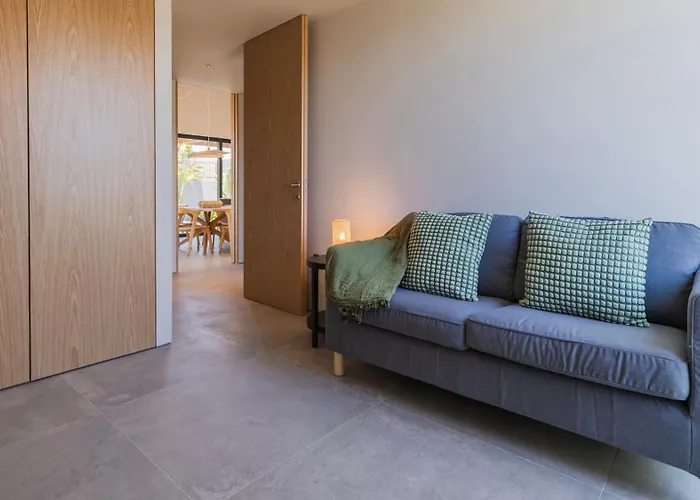 Stunning House With Pool By Lovelystay